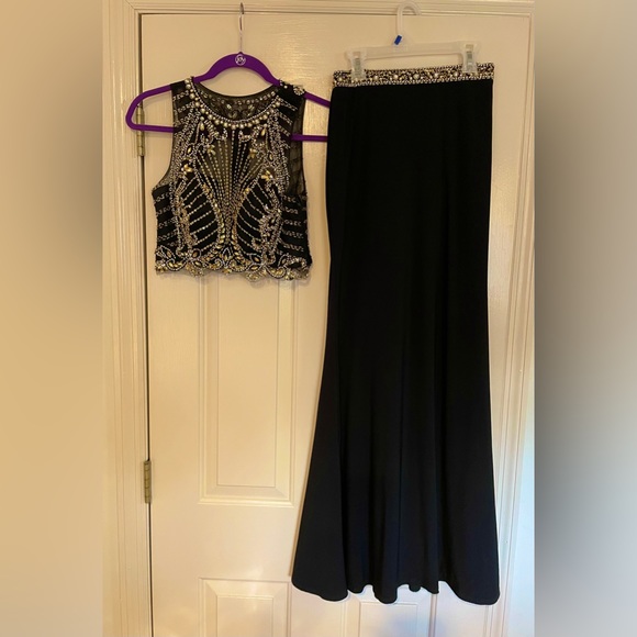 Black and gold 2 piece prom dress. Size 0! - Picture 2 of 8